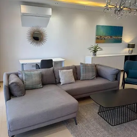 Swieqi, Luxury Apartment, 3bd - 2 Bh, Sleeps 6 *
