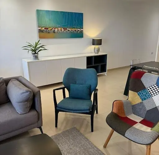 Swieqi, Luxury Apartment, 3bd - 2 Bh, Sleeps 6 *