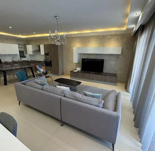 Swieqi, Luxury Apartment, 3bd - 2 Bh, Sleeps 6 * Is-Swieqi