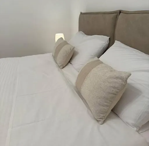 Swieqi, Luxury Apartment, 3bd - 2 Bh, Sleeps 6