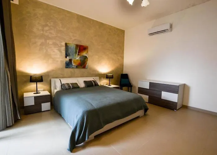 Daire Swieqi, Luxury Apartment, 3bd - 2 Bh, Sleeps 6 *