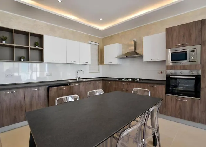Daire Swieqi, Luxury Apartment, 3bd - 2 Bh, Sleeps 6 Is-Swieqi