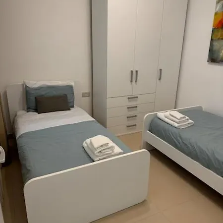 Swieqi, Luxury Apartment, 3bd - 2 Bh, Sleeps 6