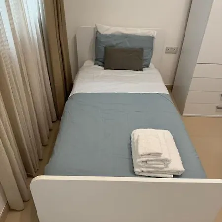 Swieqi, Luxury Apartment, 3bd - 2 Bh, Sleeps 6 Daire Is-Swieqi