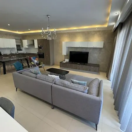 Swieqi, Luxury Apartment, 3bd - 2 Bh, Sleeps 6 * Is-Swieqi