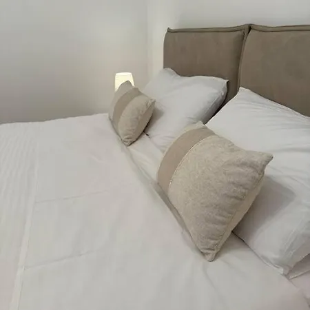 Swieqi, Luxury Apartment, 3bd - 2 Bh, Sleeps 6