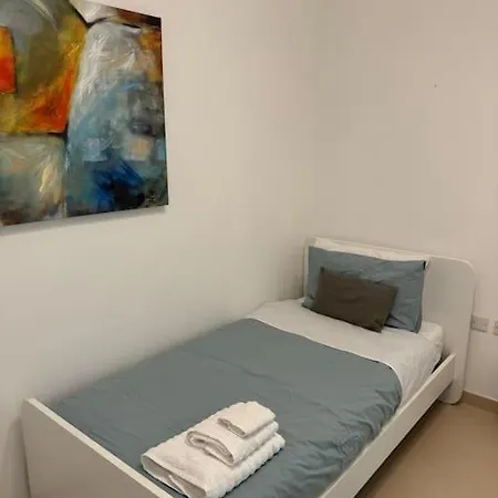 Swieqi, Luxury Apartment, 3bd - 2 Bh, Sleeps 6 Lägenhet