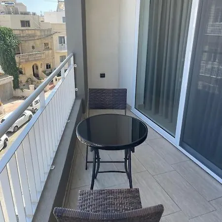 Swieqi, Luxury Apartment, 3bd - 2 Bh, Sleeps 6 Lägenhet *