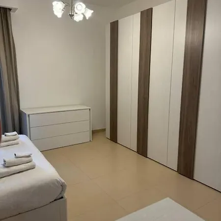 Swieqi, Luxury Apartment, 3bd - 2 Bh, Sleeps 6 Lägenhet *