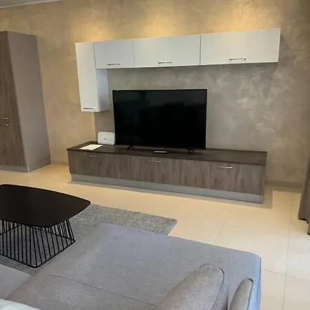 Swieqi, Luxury Apartment, 3bd - 2 Bh, Sleeps 6 *