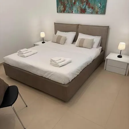 Swieqi, Luxury Apartment, 3bd - 2 Bh, Sleeps 6 * Is-Swieqi