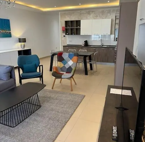 Appartamento Swieqi, Luxury Apartment, 3bd - 2 Bh, Sleeps 6 *